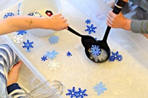 snowflake-scented-water-sensory-play-fine-motor-toddler-preschool-5